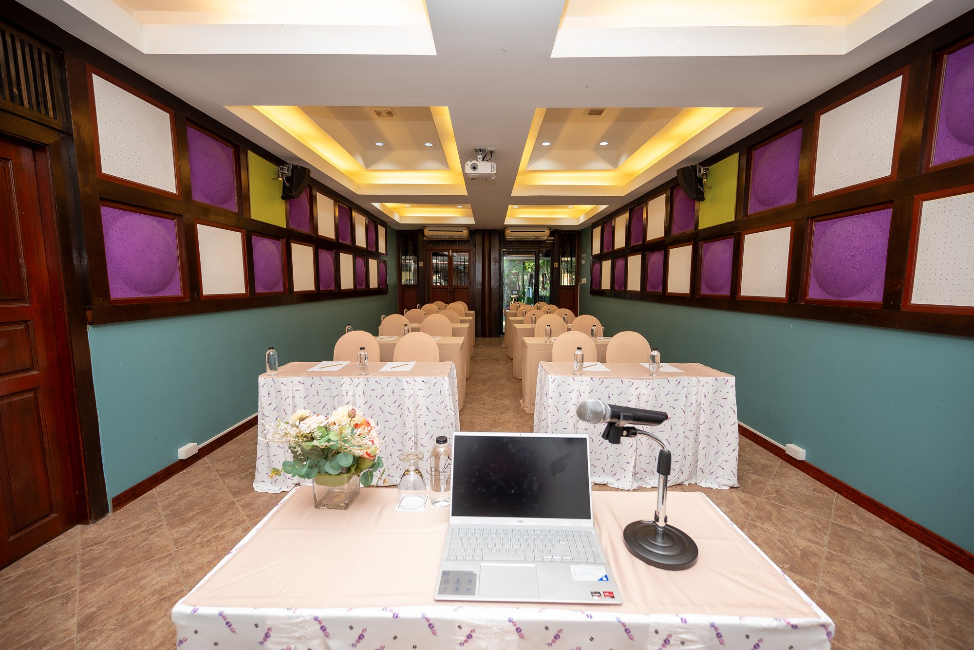 Arcadia Meeting room